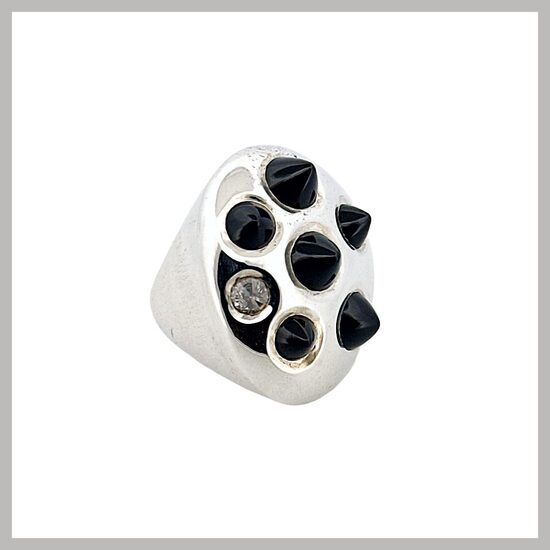 ŠPINEĻI un DIMANTS